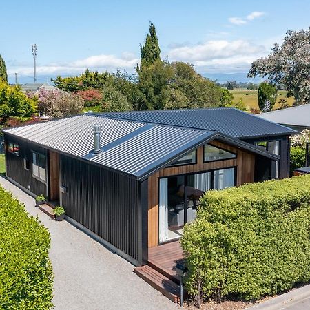 Black Barn Modern: Luxe Martinborough Escape Exterior photo