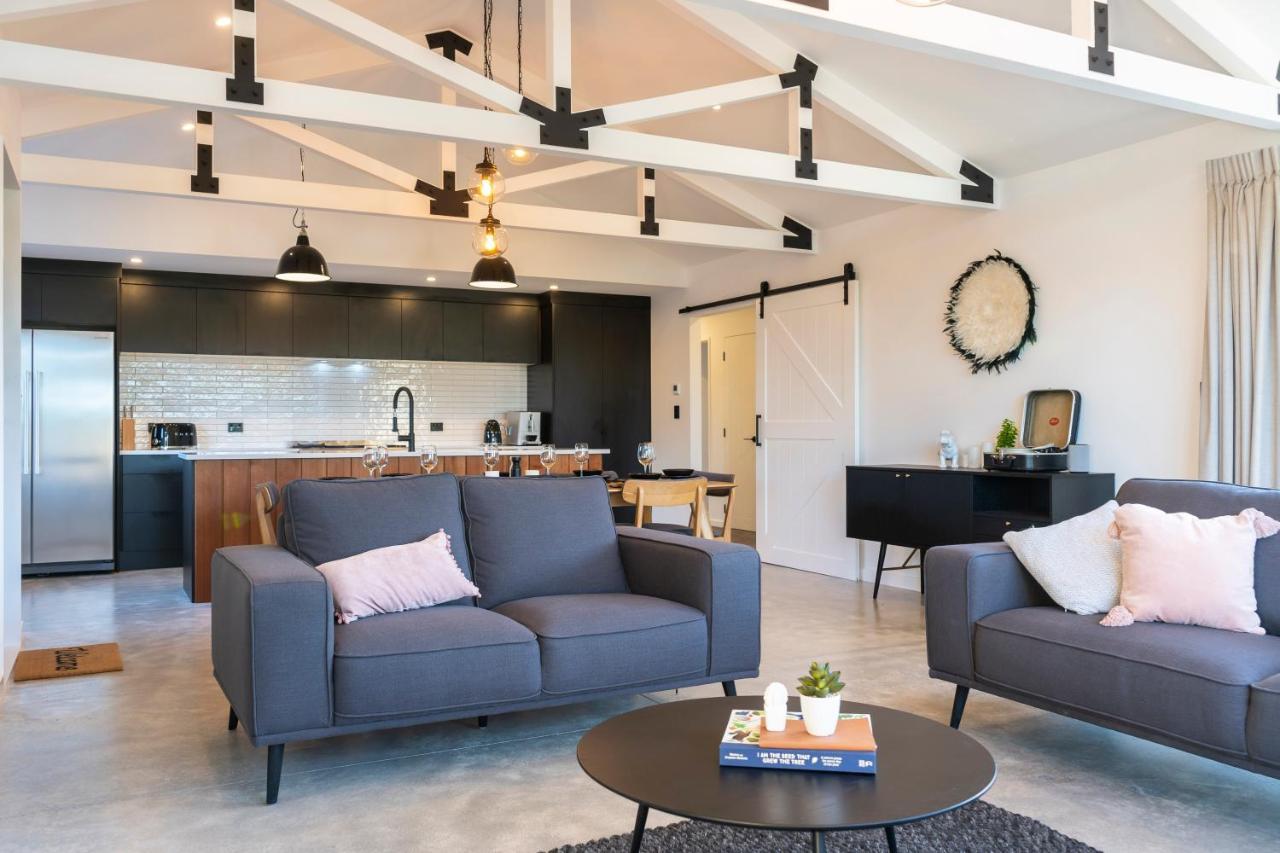 Black Barn Modern: Luxe Martinborough Escape Exterior photo