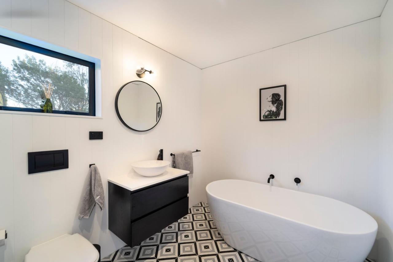 Black Barn Modern: Luxe Martinborough Escape Exterior photo