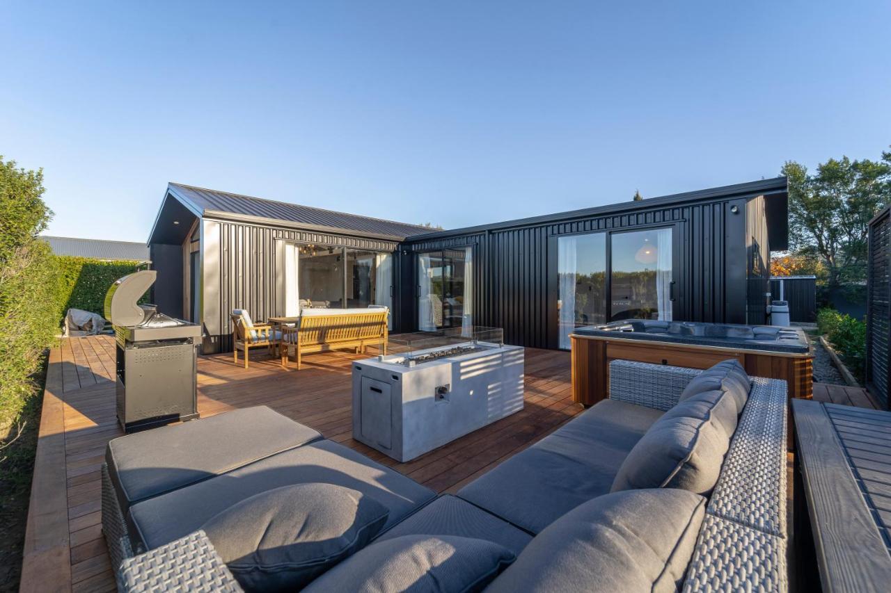 Black Barn Modern: Luxe Martinborough Escape Exterior photo