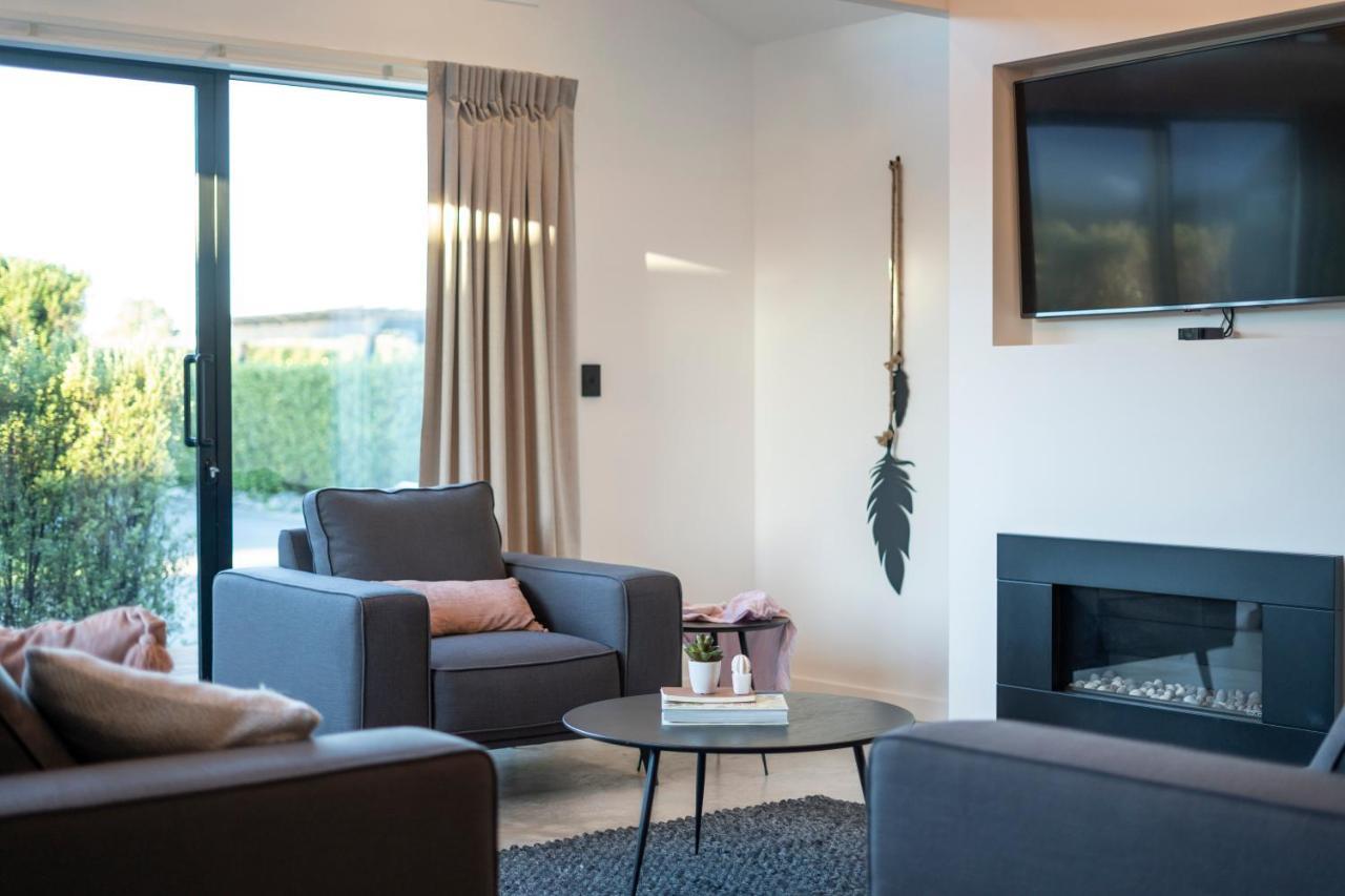 Black Barn Modern: Luxe Martinborough Escape Exterior photo
