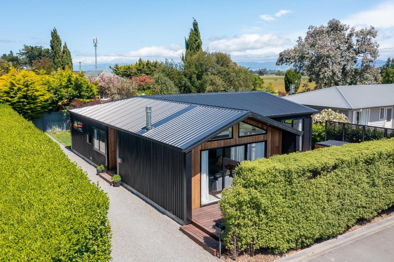 Black Barn Modern: Luxe Martinborough Escape Exterior photo